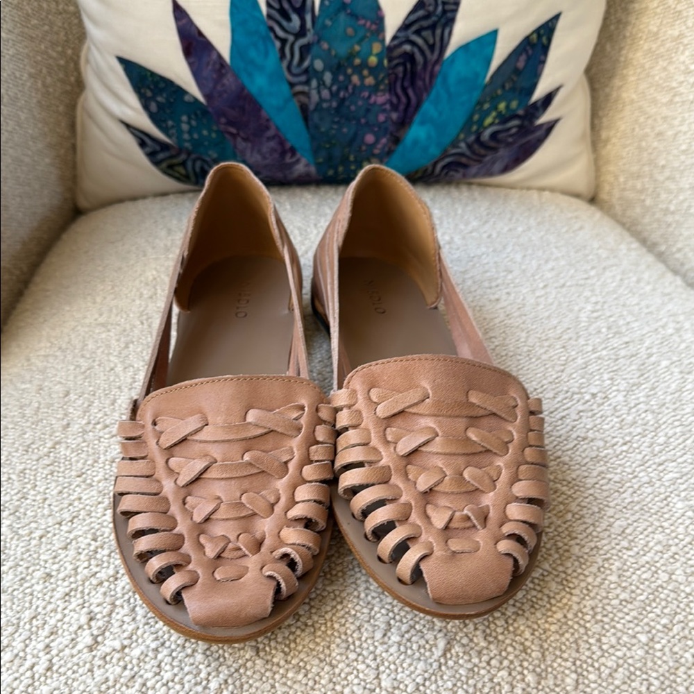 Nisolo natural huaraches flats. New without box. 8